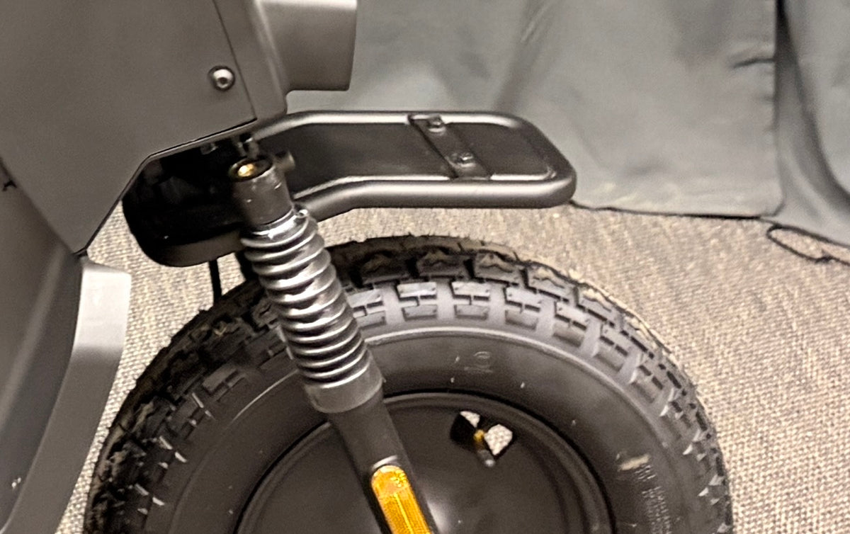 Adjust the front fender